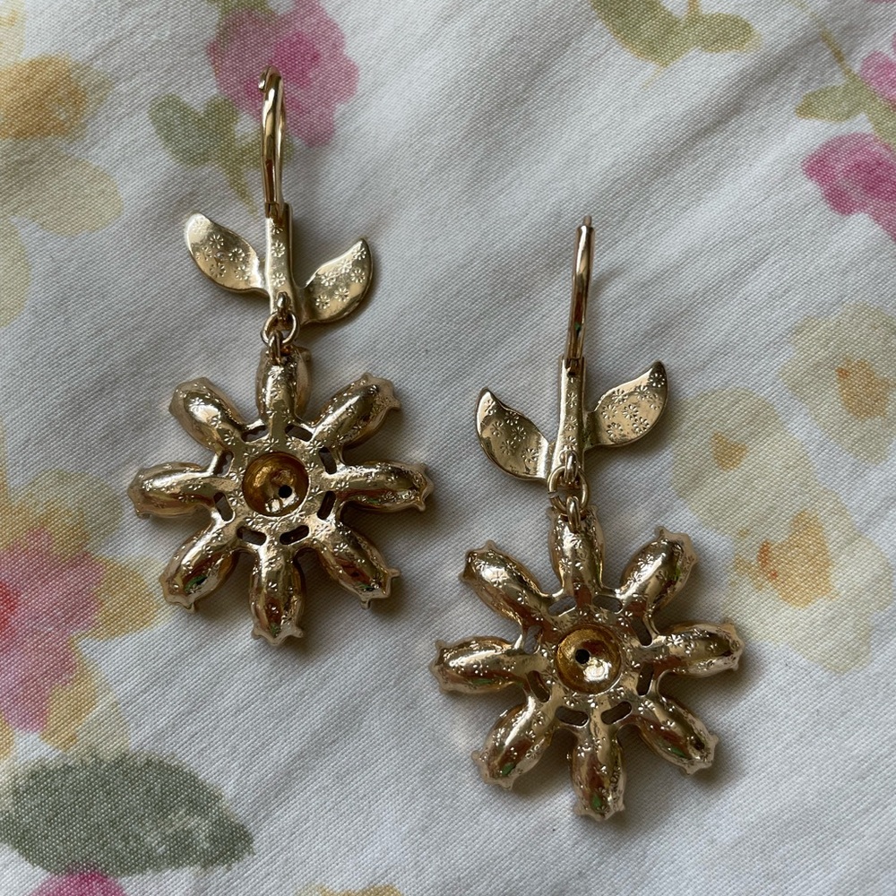 Betsey Johnson Daisy Drop earrings - Picture 3 of 3